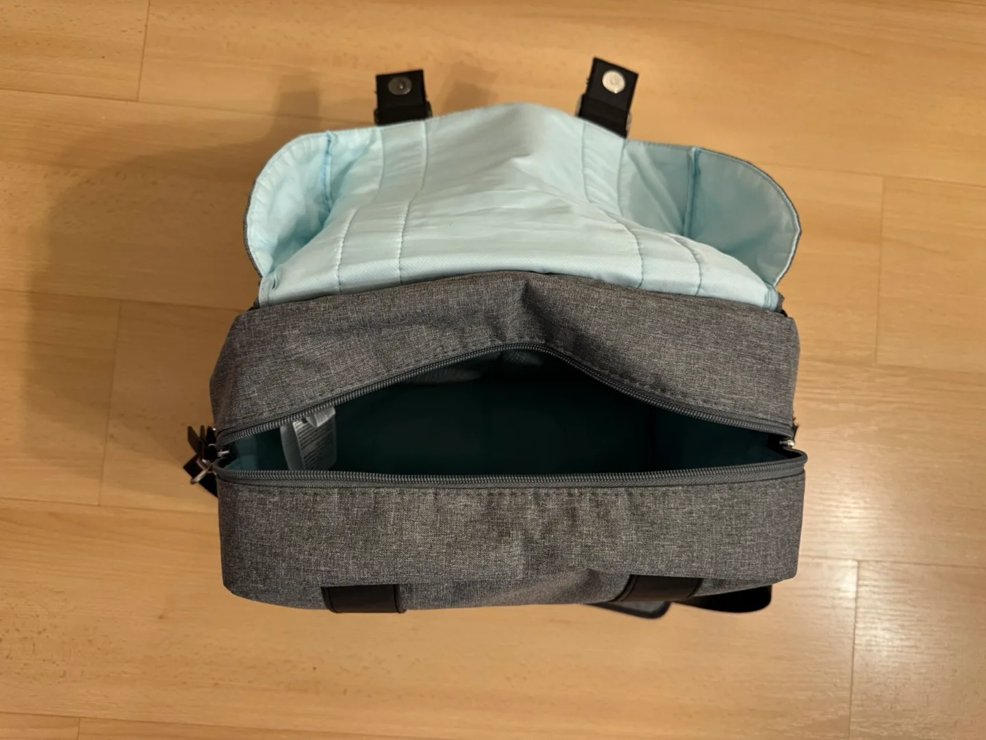 JJ Cole Convertible Diaper Bag Backpack image indicator(4)