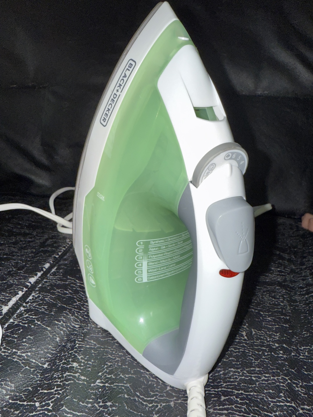 Black + Decker Iron - photo 2