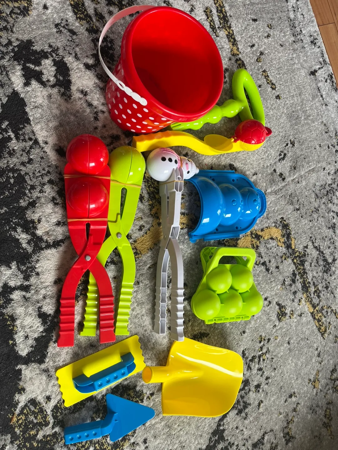 Snow Toy Mold Outdoor Kit image indicator(2)