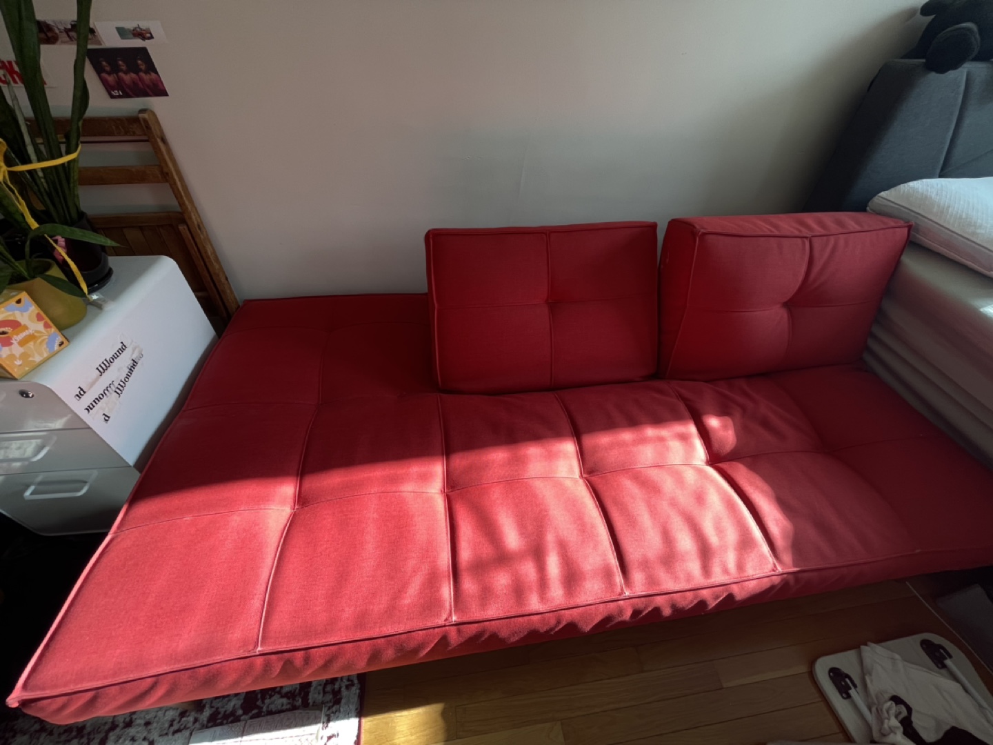 Red convertible couch - photo 3