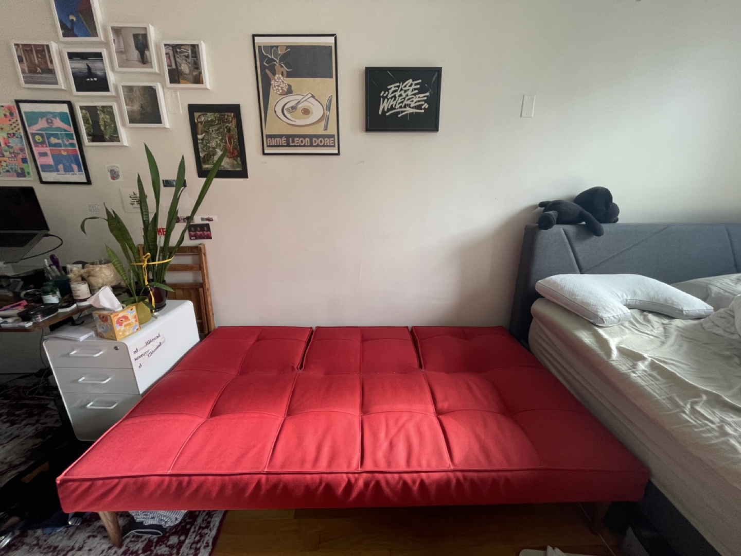 Red convertible couch - photo 2