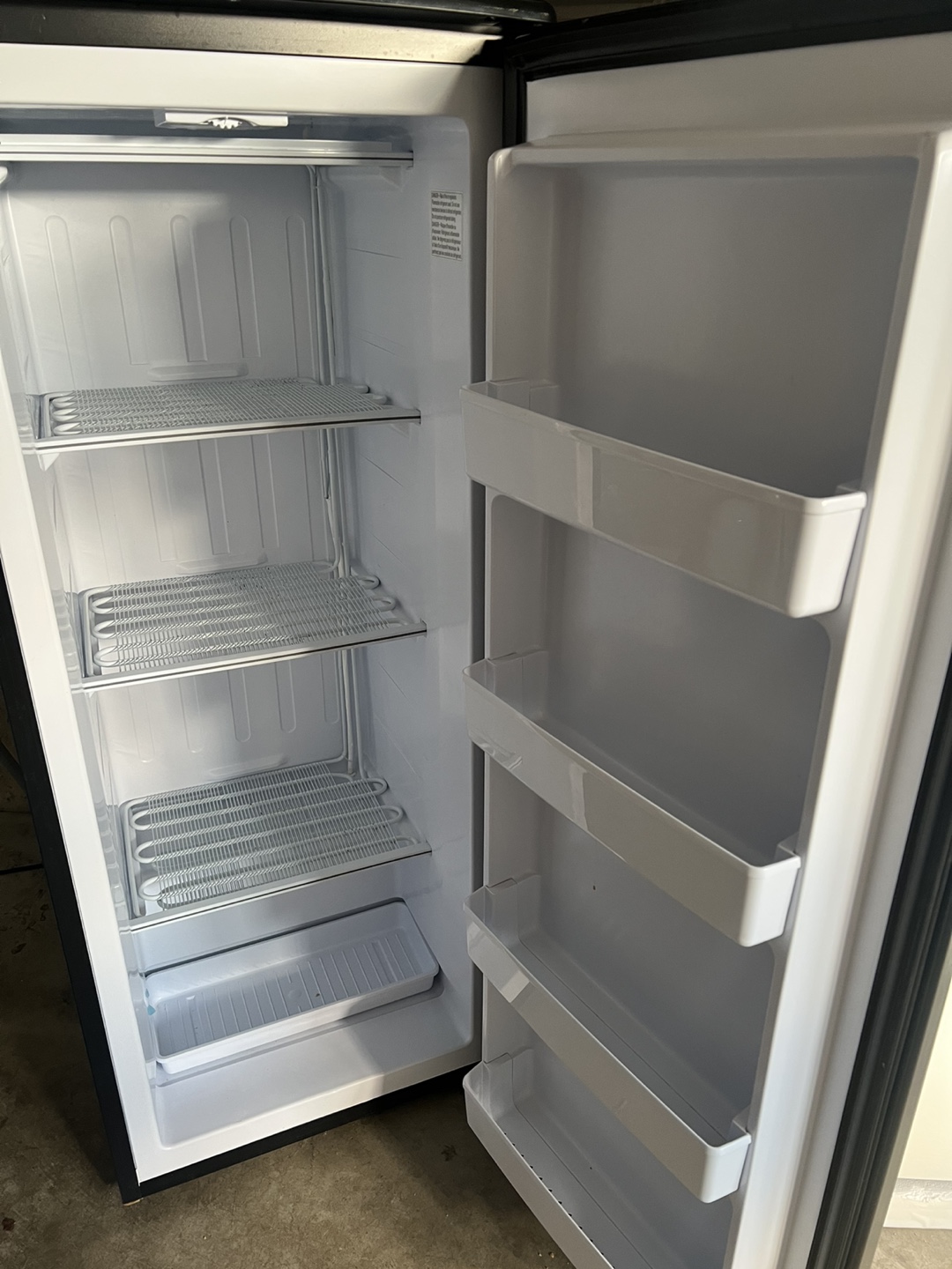 Frigidaire Compact freezer - photo 2