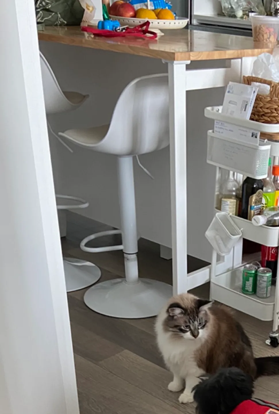White Kitchen Island with Chairs image indicator(4)