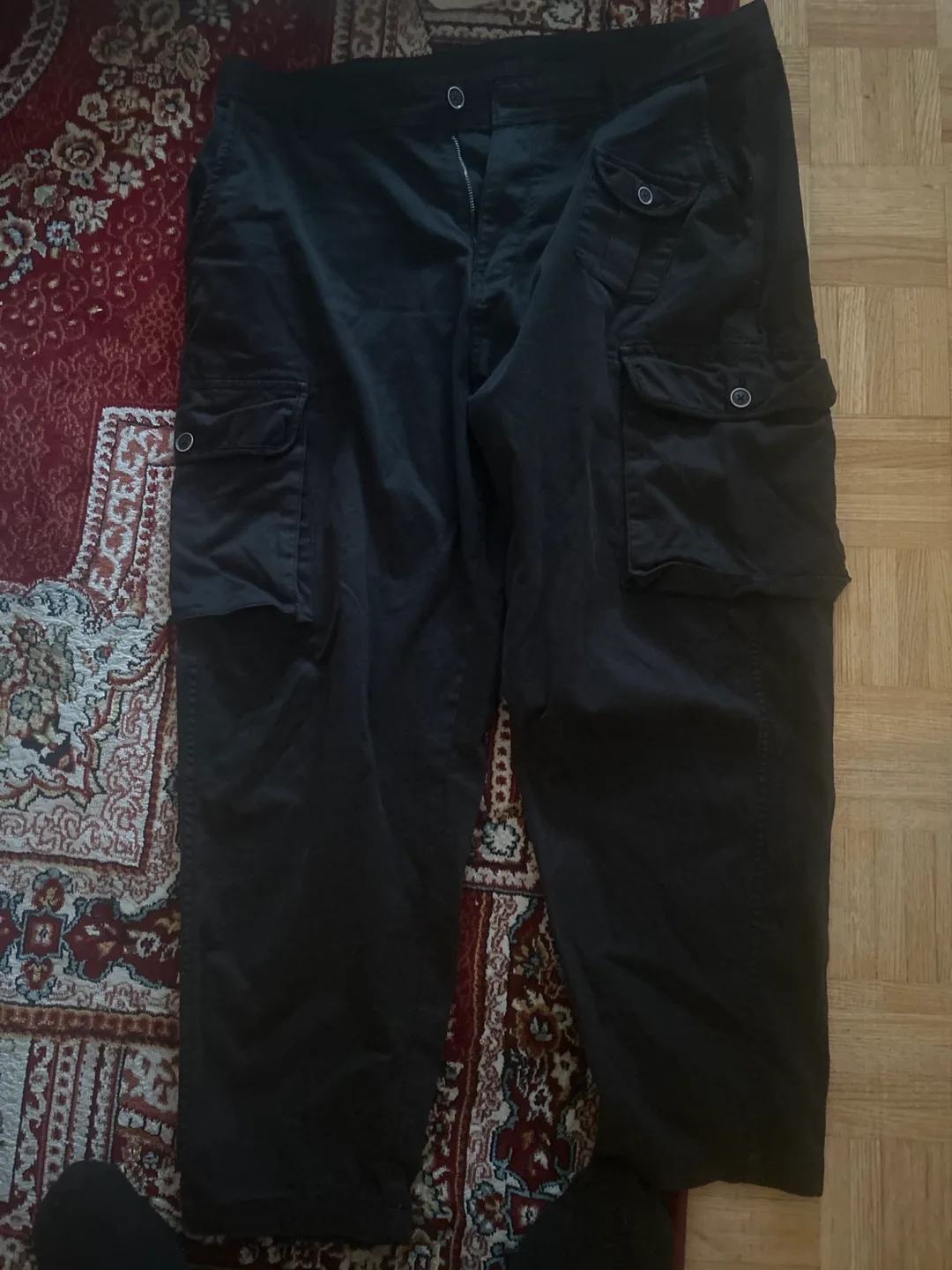 Uniqlo White Puffer  with black jeans image indicator(2)