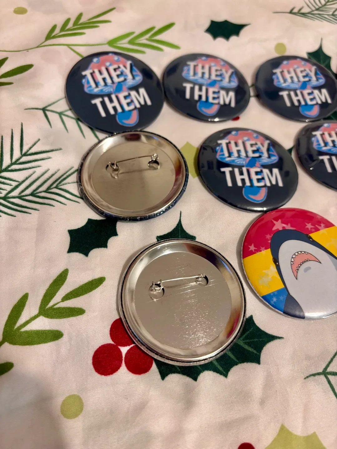 Pronoun Pins image indicator(4)