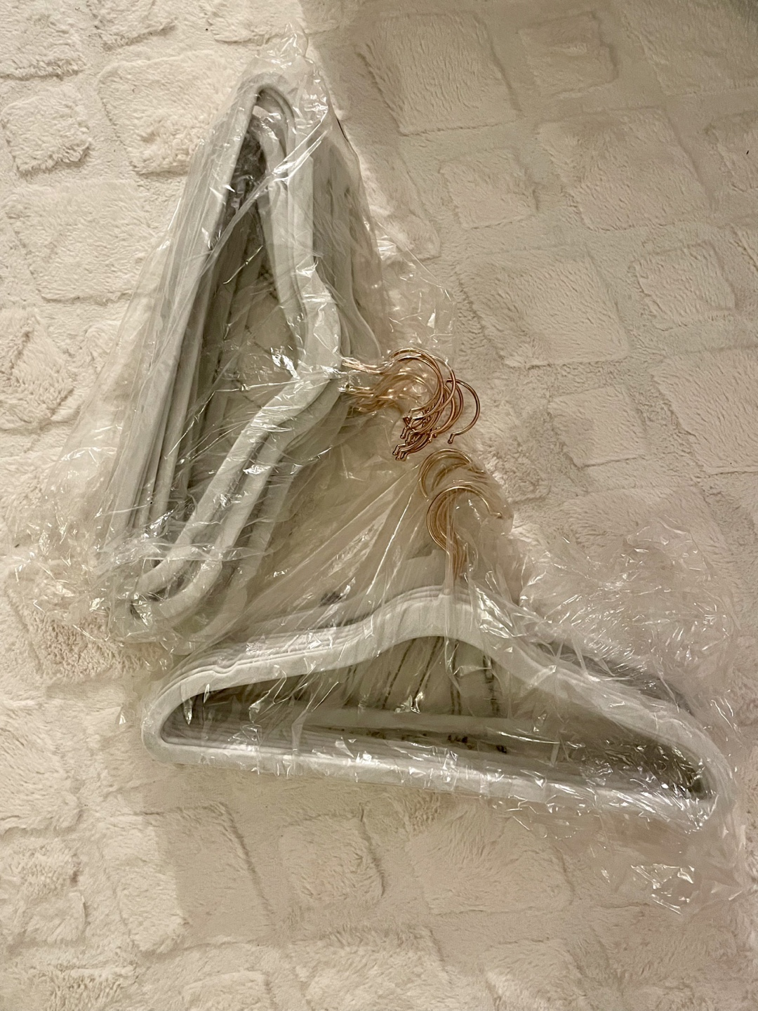 Nonslip velvet hangers