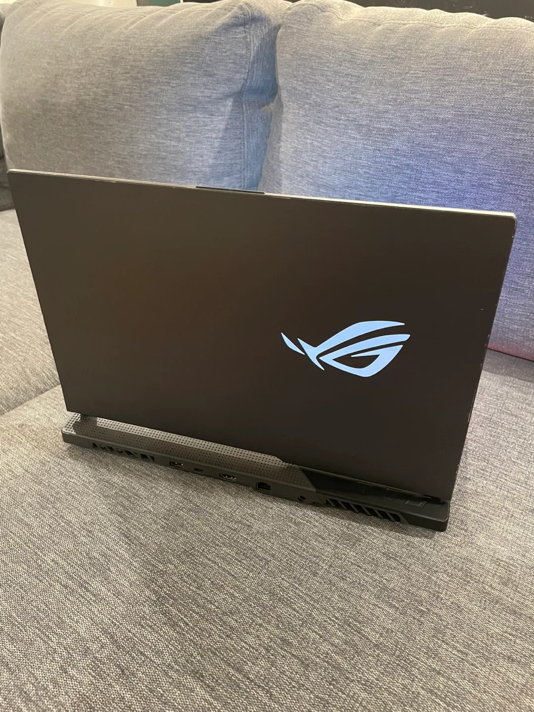 ASUS ROG Strix G15 Gaming Laptop image indicator(4)