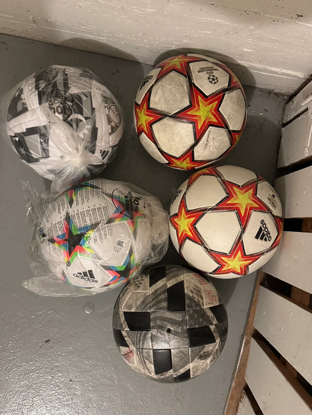 ⚽️ 5 Adidas Balls & ball bag image indicator(3)