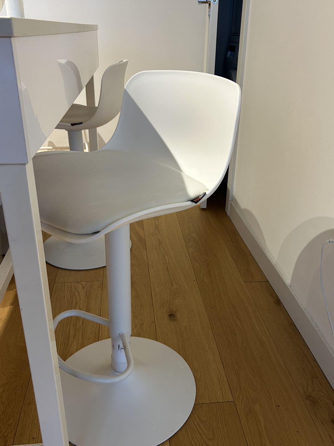 YOUNIKE White Bar Stools Set of 2 - photo 2