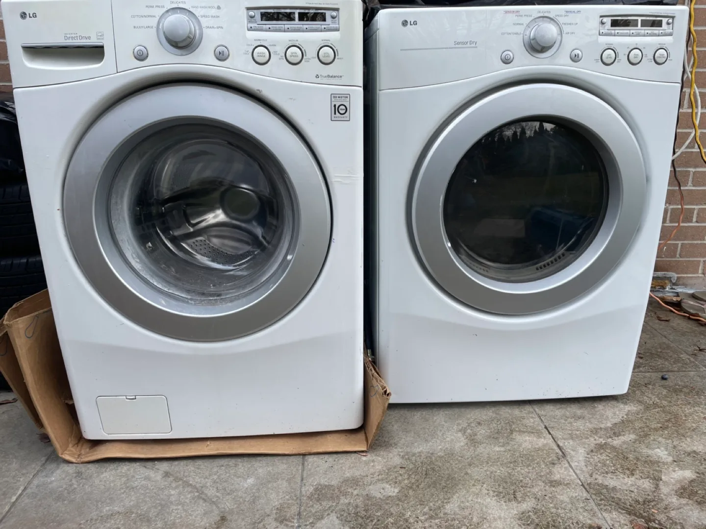 LG Washer and Dryer Set thumbnail
