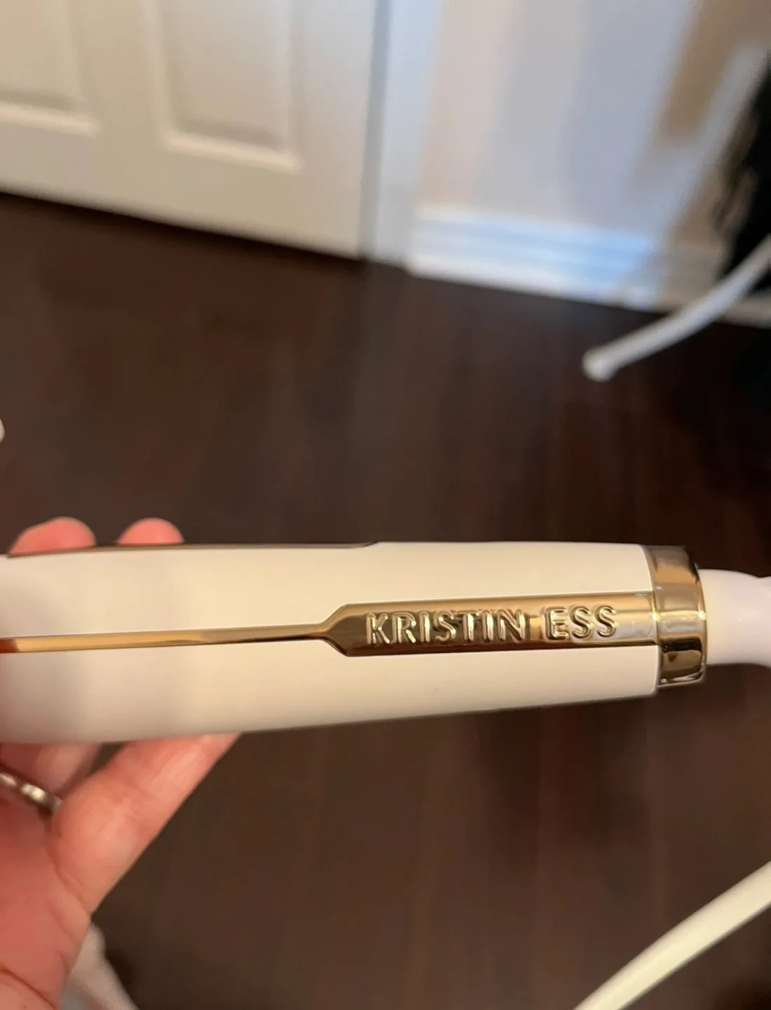 Kristin Ess Hair Soft Waves 1 1/4 Inch Curling Iron image indicator(2)