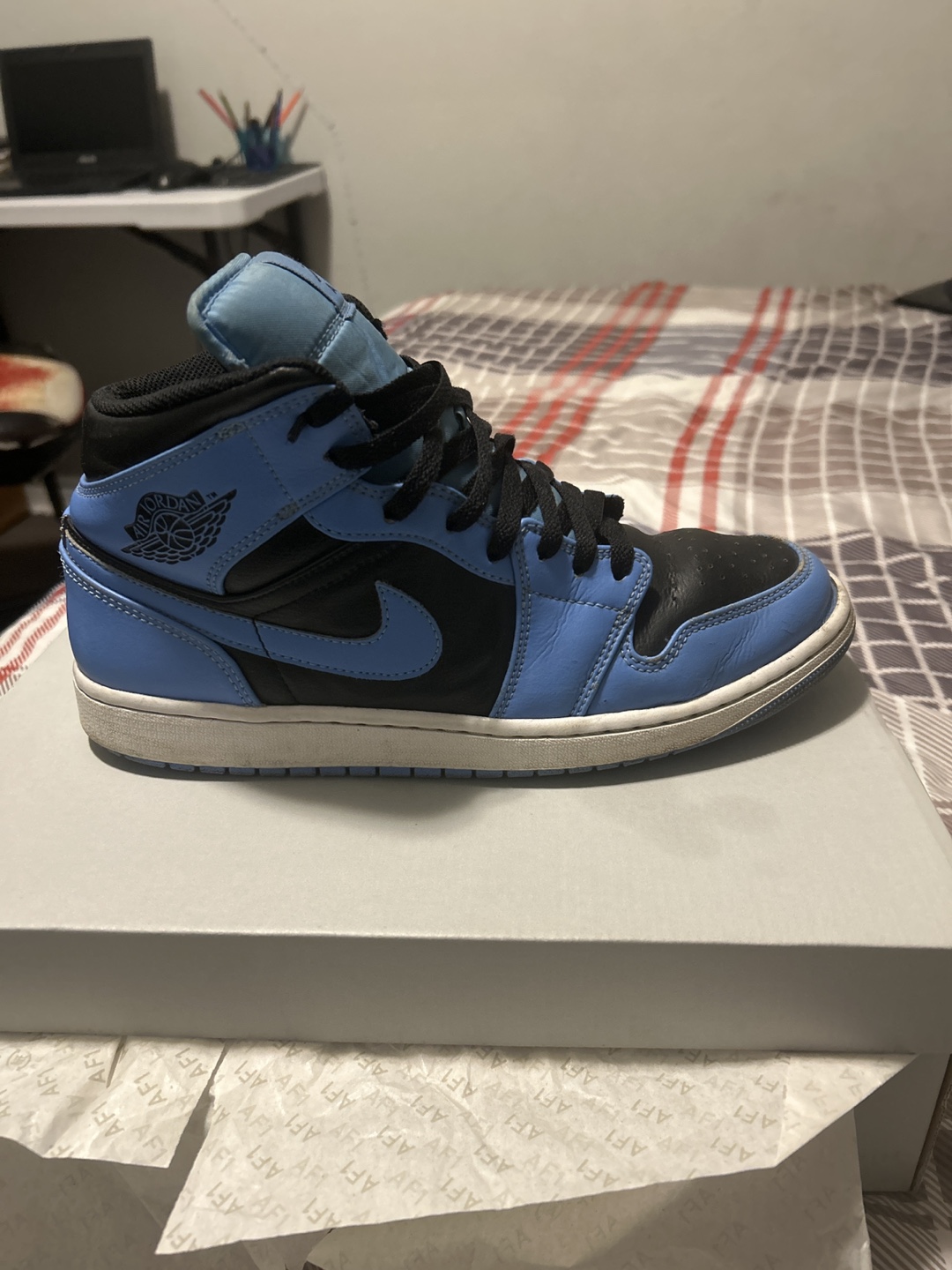 Air Jordan 1 Retro High OG 'UNC' Size 10 - photo 2