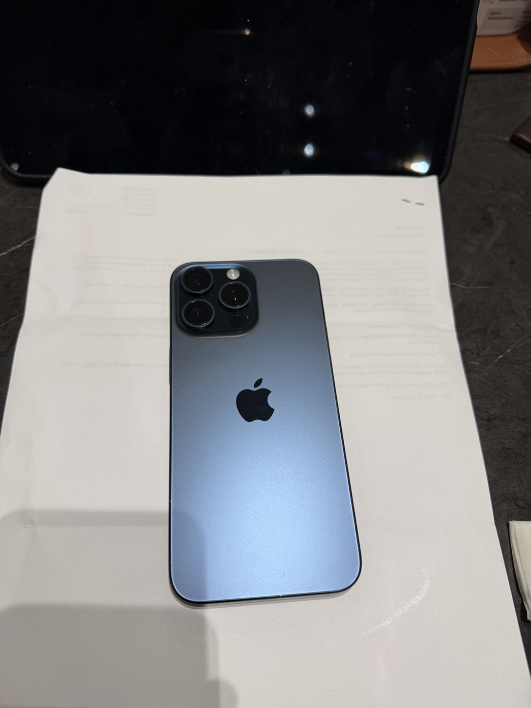 iPhone 15 Pro Max - photo 2