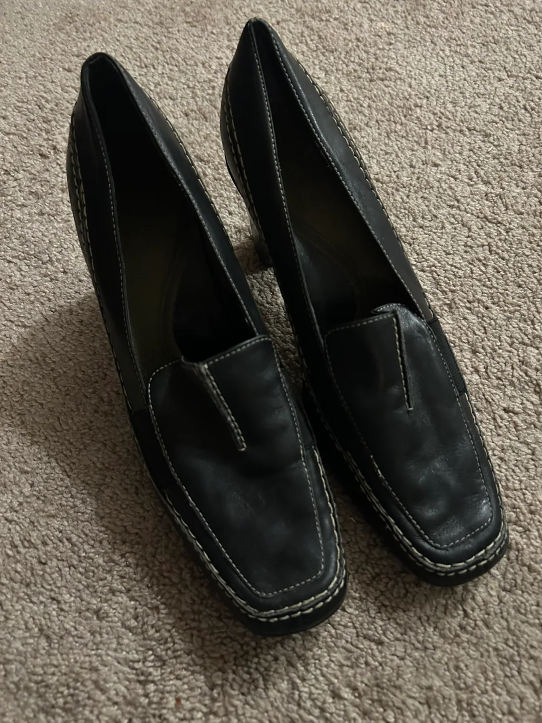 Black Leather Block Heel Shoes image indicator(2)