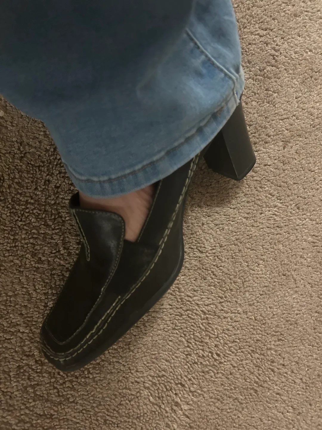 Black Leather Block Heel Shoes image indicator(4)