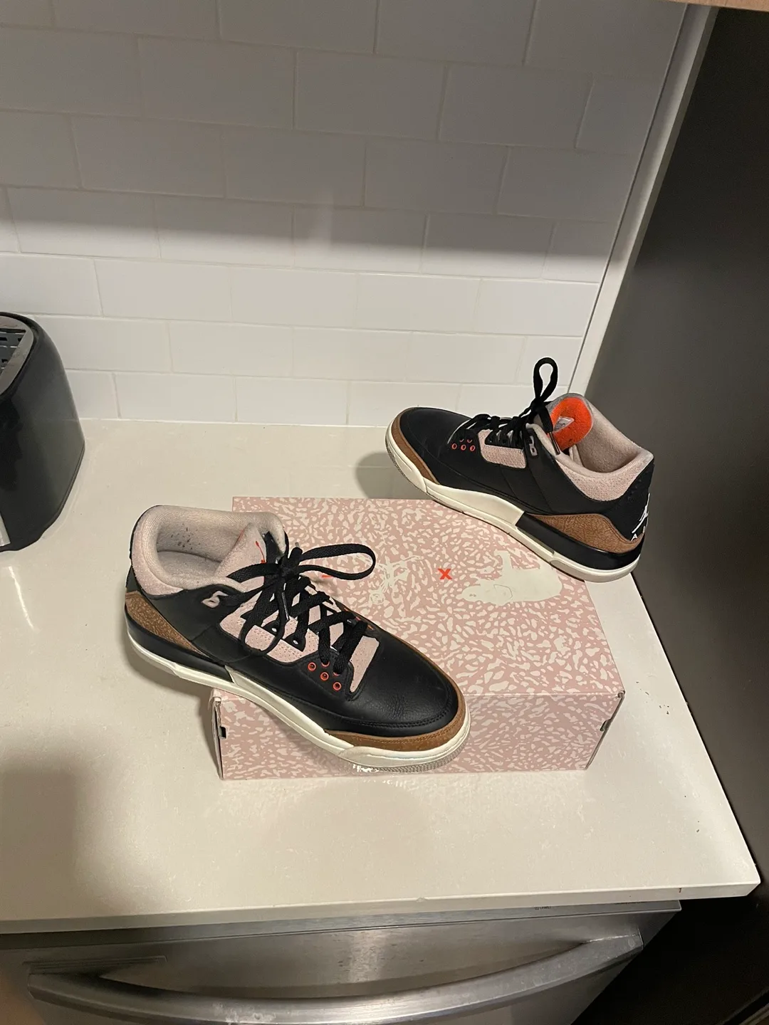 Air Jordan 3 Retro image indicator(5)