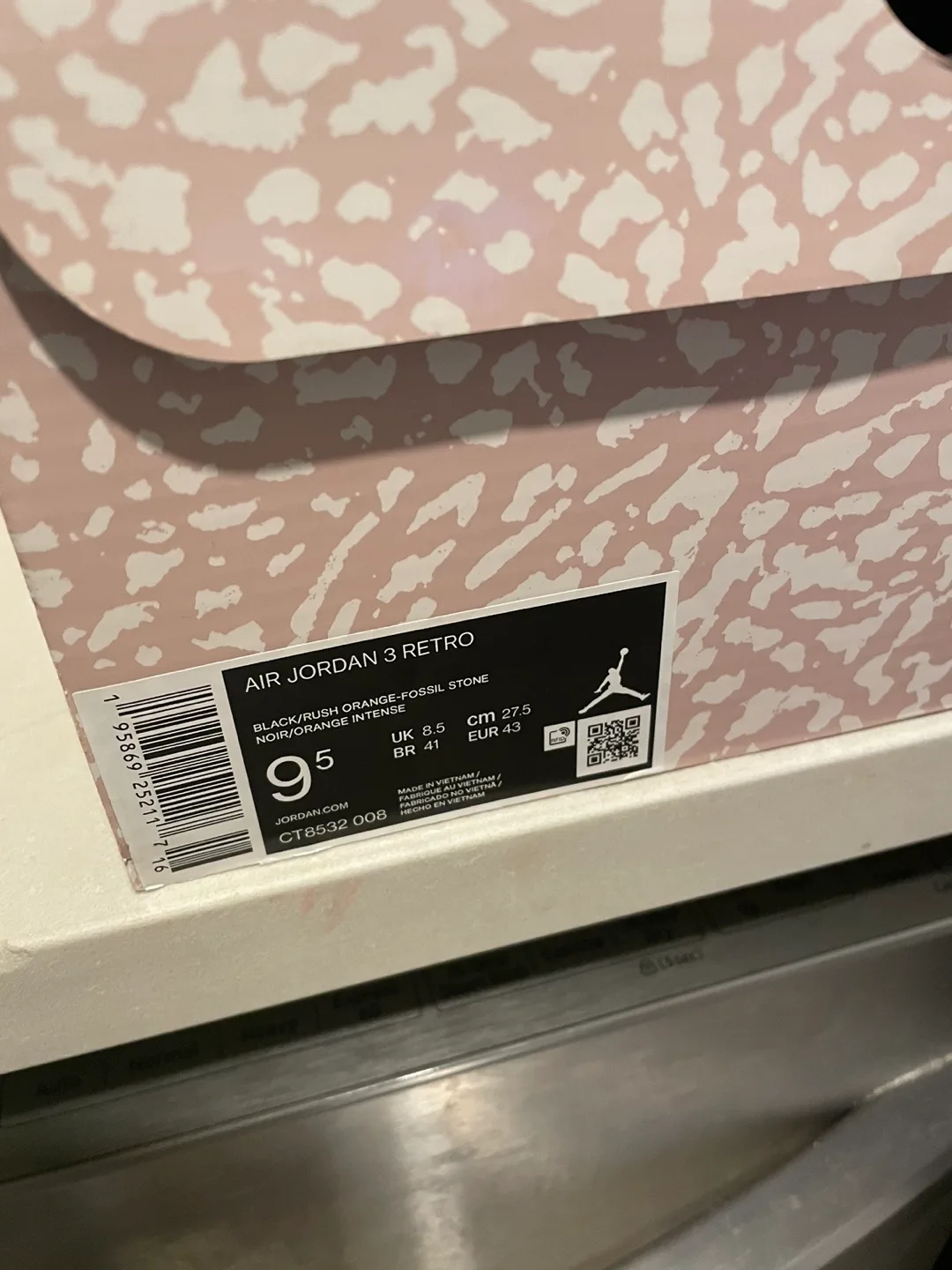 Air Jordan 3 Retro image indicator(3)