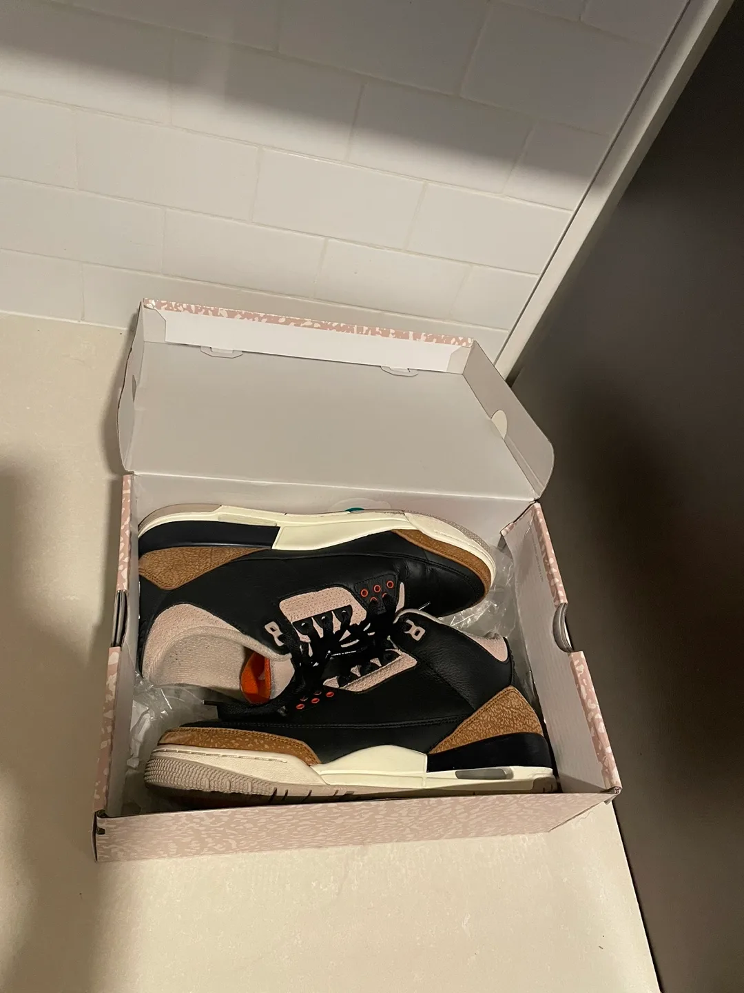 Air Jordan 3 Retro image indicator(2)