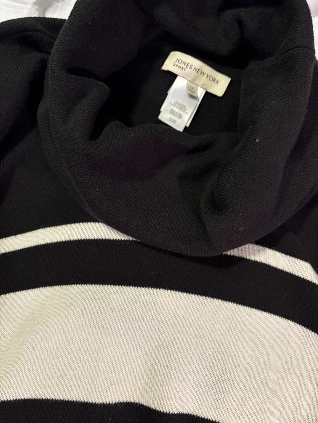 Jones New York LG/XLG Sport Black and White Stripe Poncho