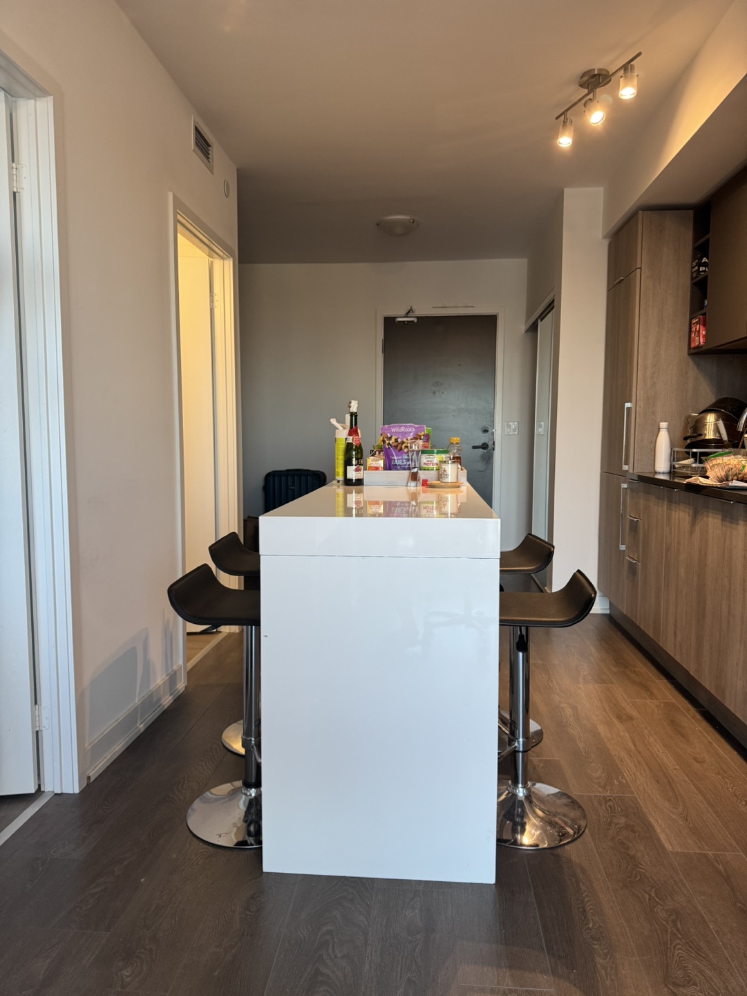 White Kitchen Table with 4 new Chair. - photo 2