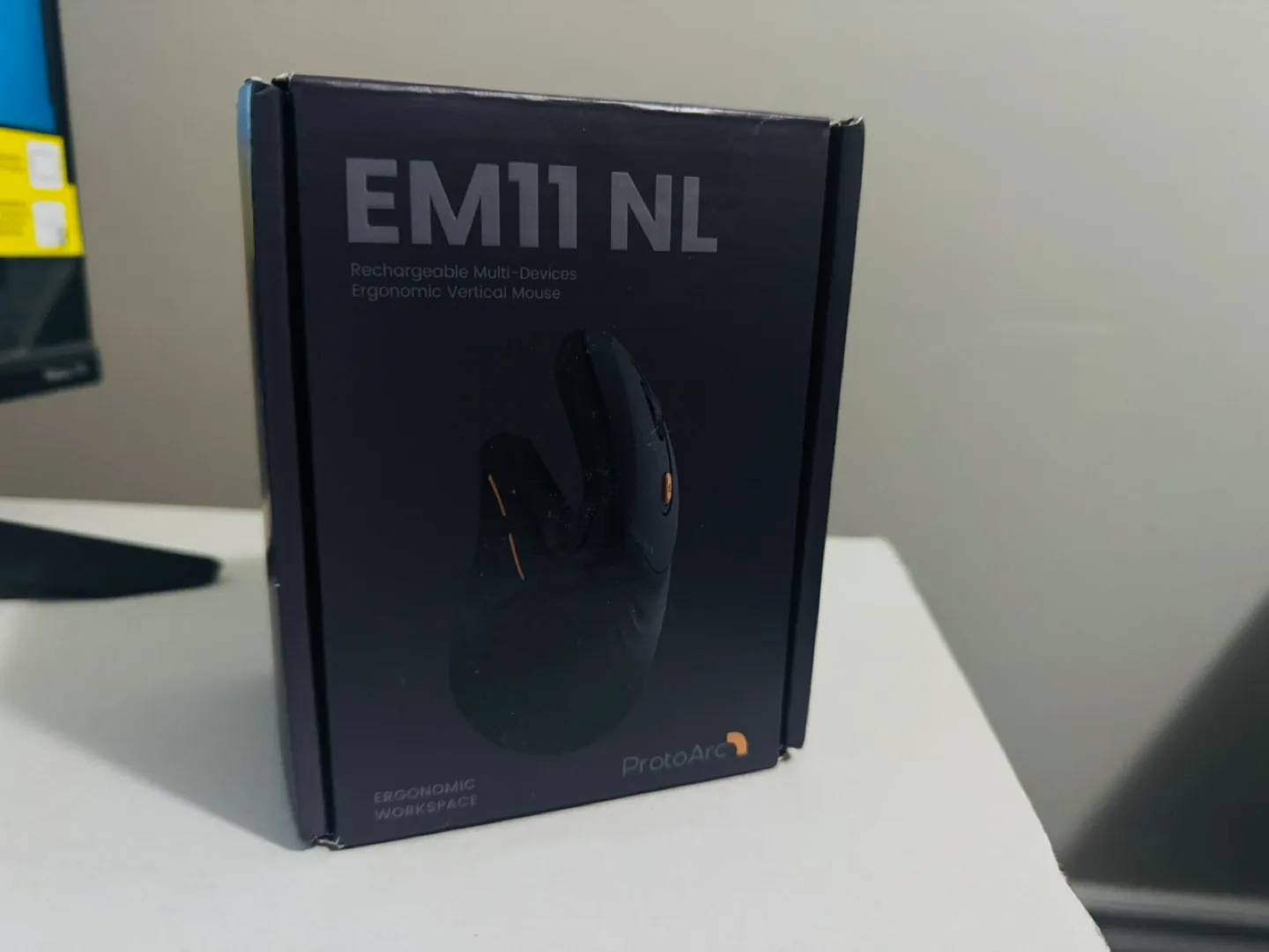 ProtoArc EM11 NL Ergonomic Vertical Mouse thumbnail