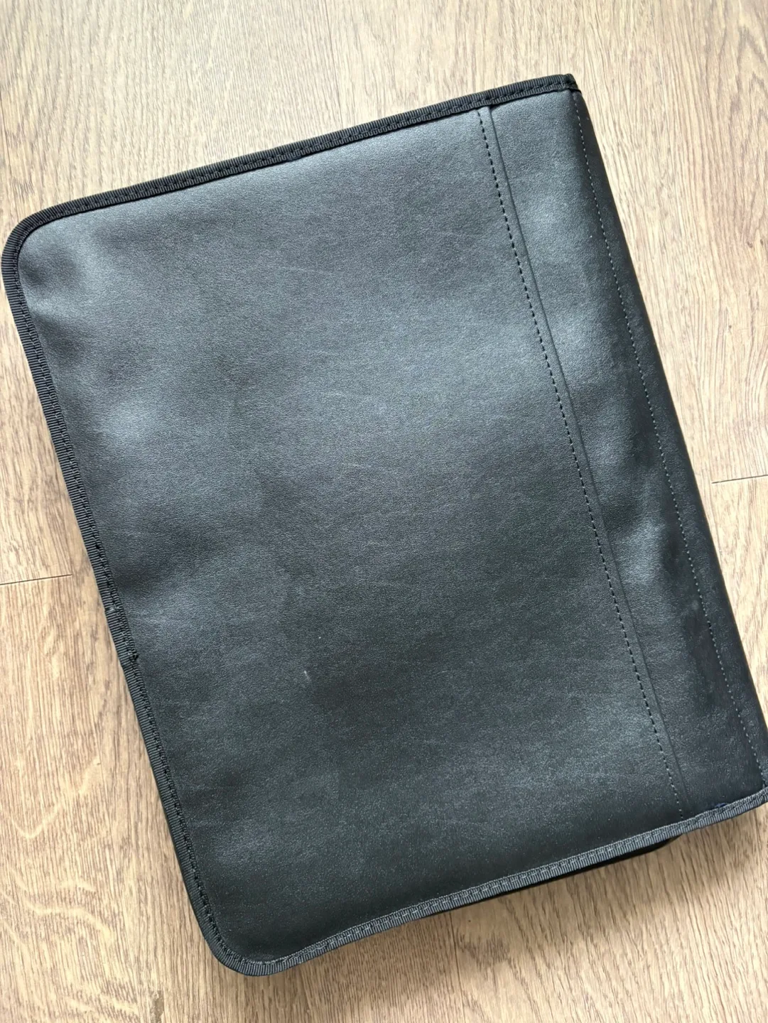 Noteworthy Laptop case black image indicator(3)