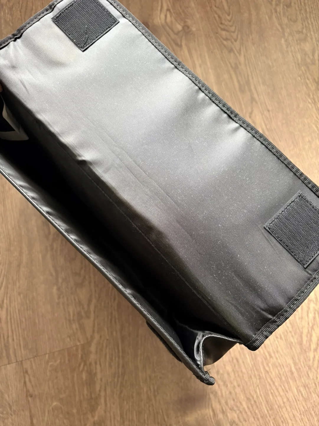 Noteworthy Laptop case black image indicator(4)