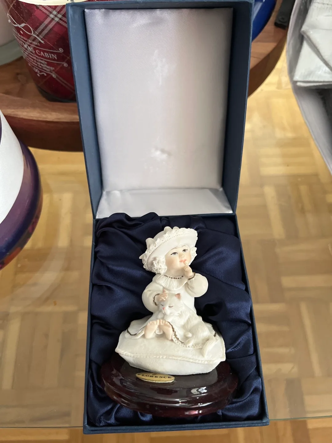 Florence Porcelain Figurine of Girl with Cat image indicator(2)