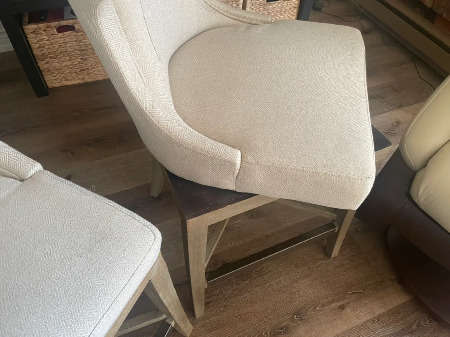 Set of 3 Bar Stools image indicator(4)