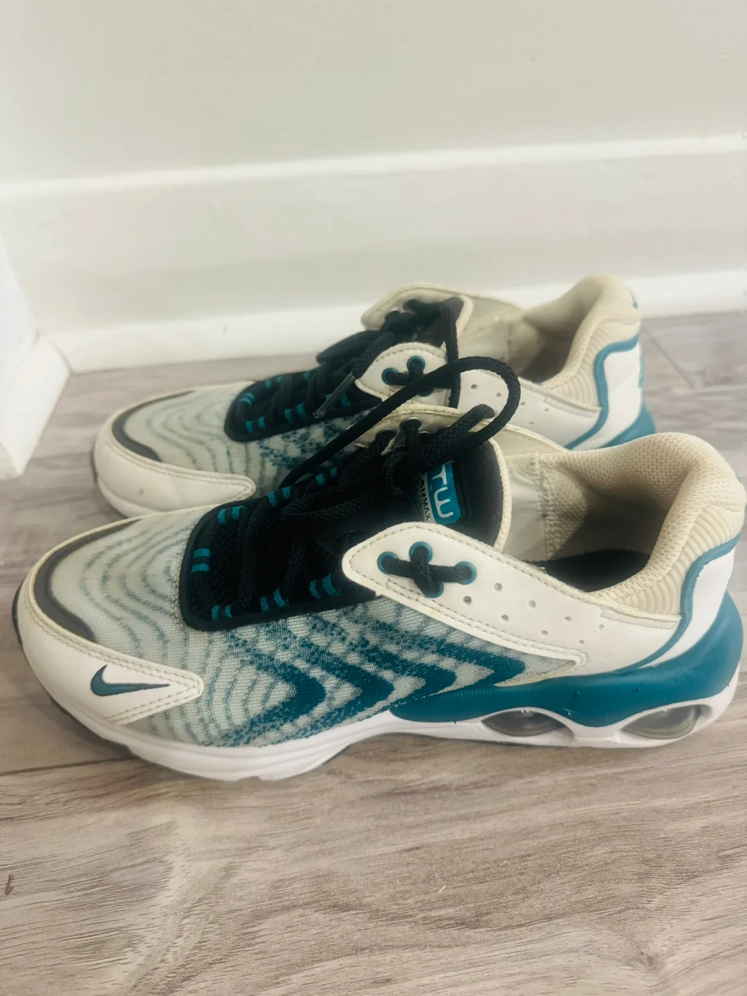 Nike Air Max 2000 Sneakers size 5.5 image indicator(3)