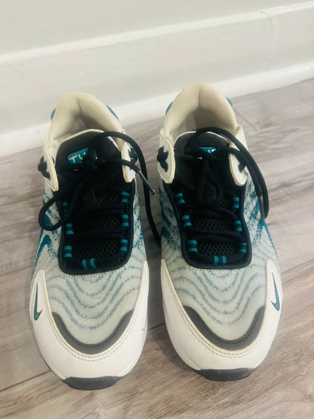 Nike Air Max 2000 Sneakers size 5.5 image indicator(2)