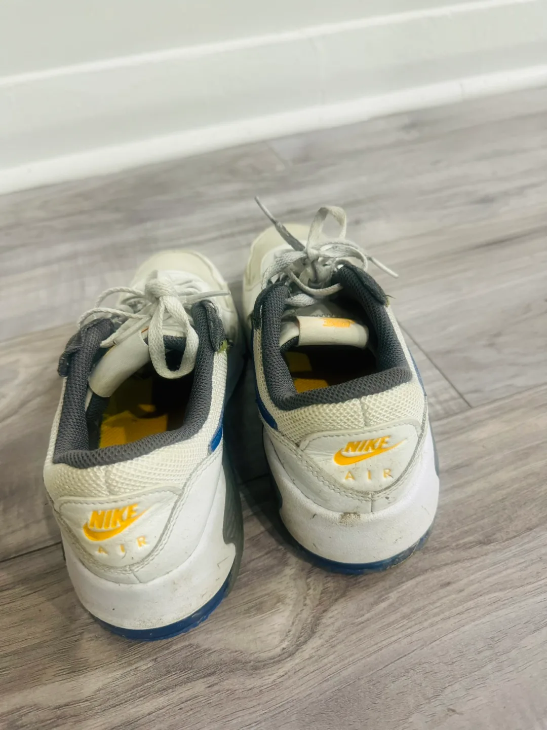 Nike Air Max Running Shoes 5.5Y image indicator(2)