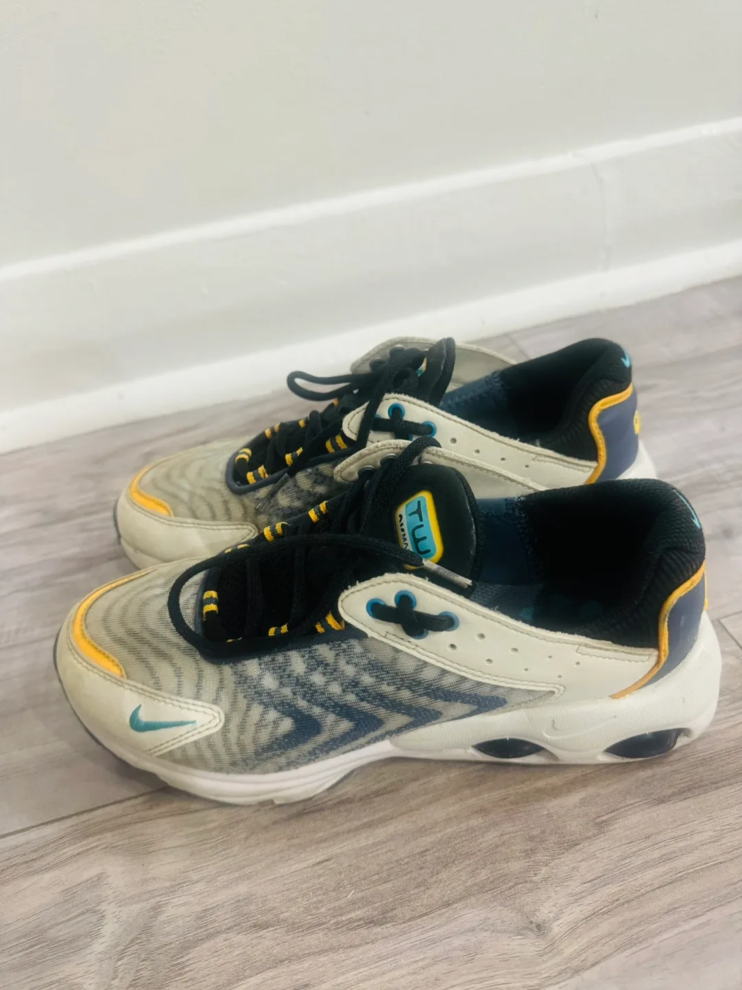 Nike Air Max Plus Running Shoes 5Y image indicator(2)