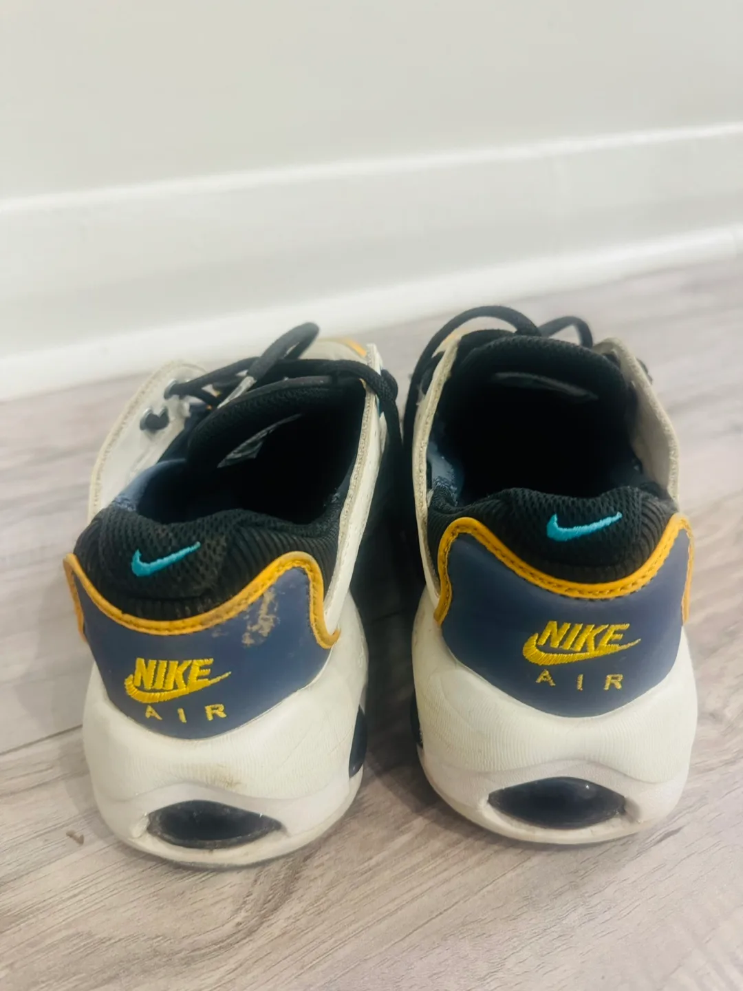Nike Air Max Plus Running Shoes 5Y image indicator(3)