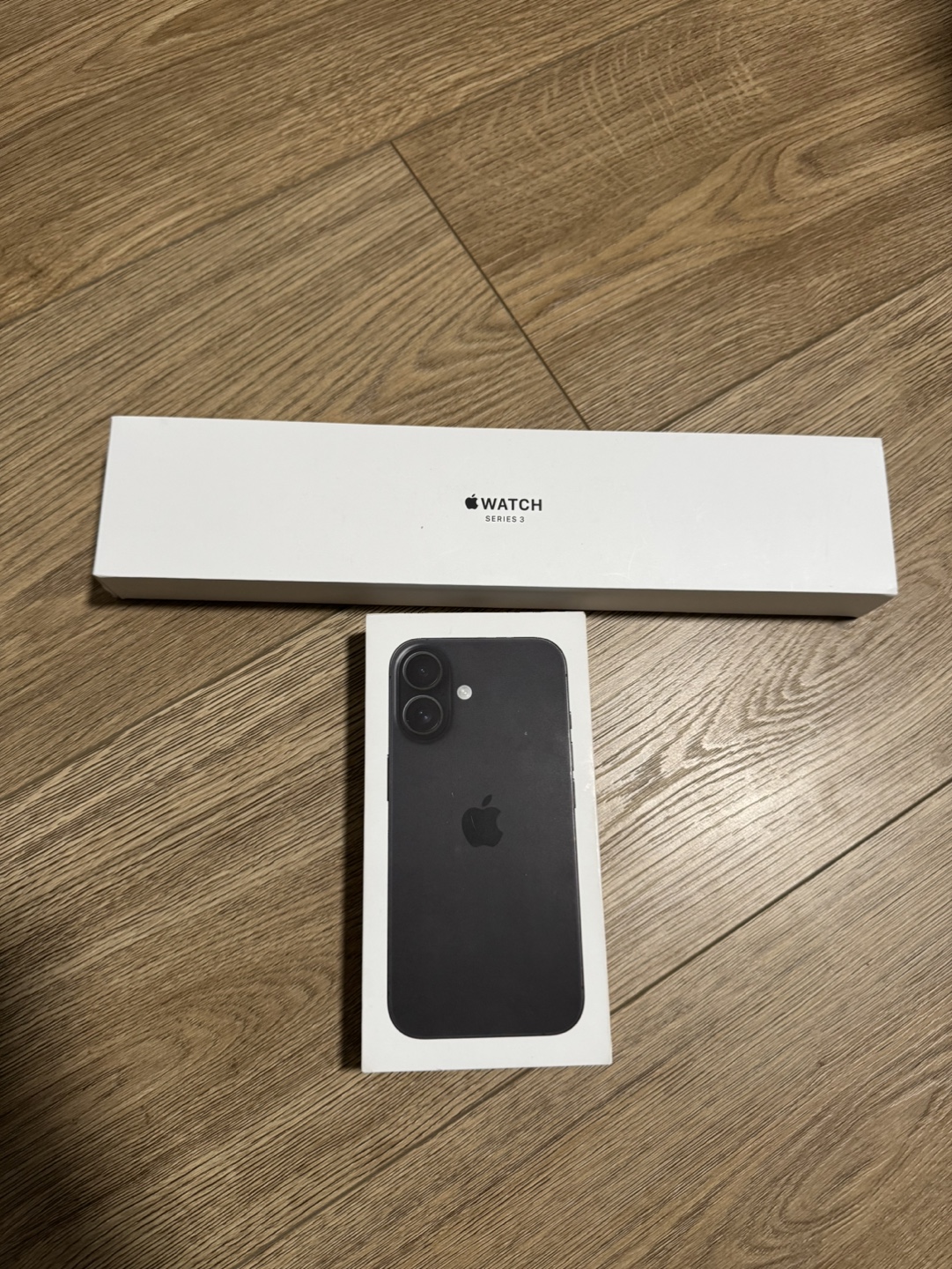 iphone 16 apple and apple watch - photo 3
