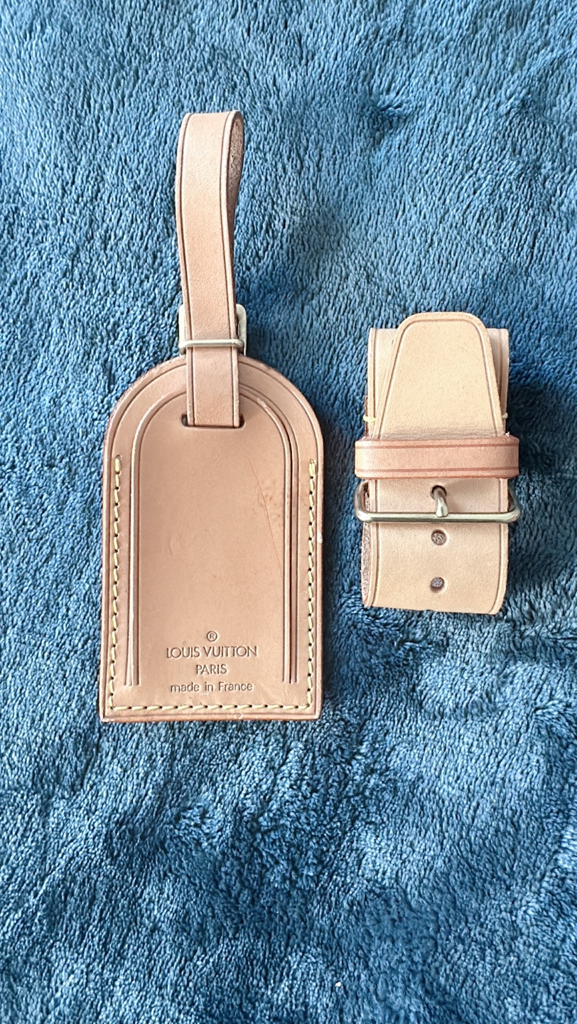 Louis Vuitton Luggage Tag & Poignet set