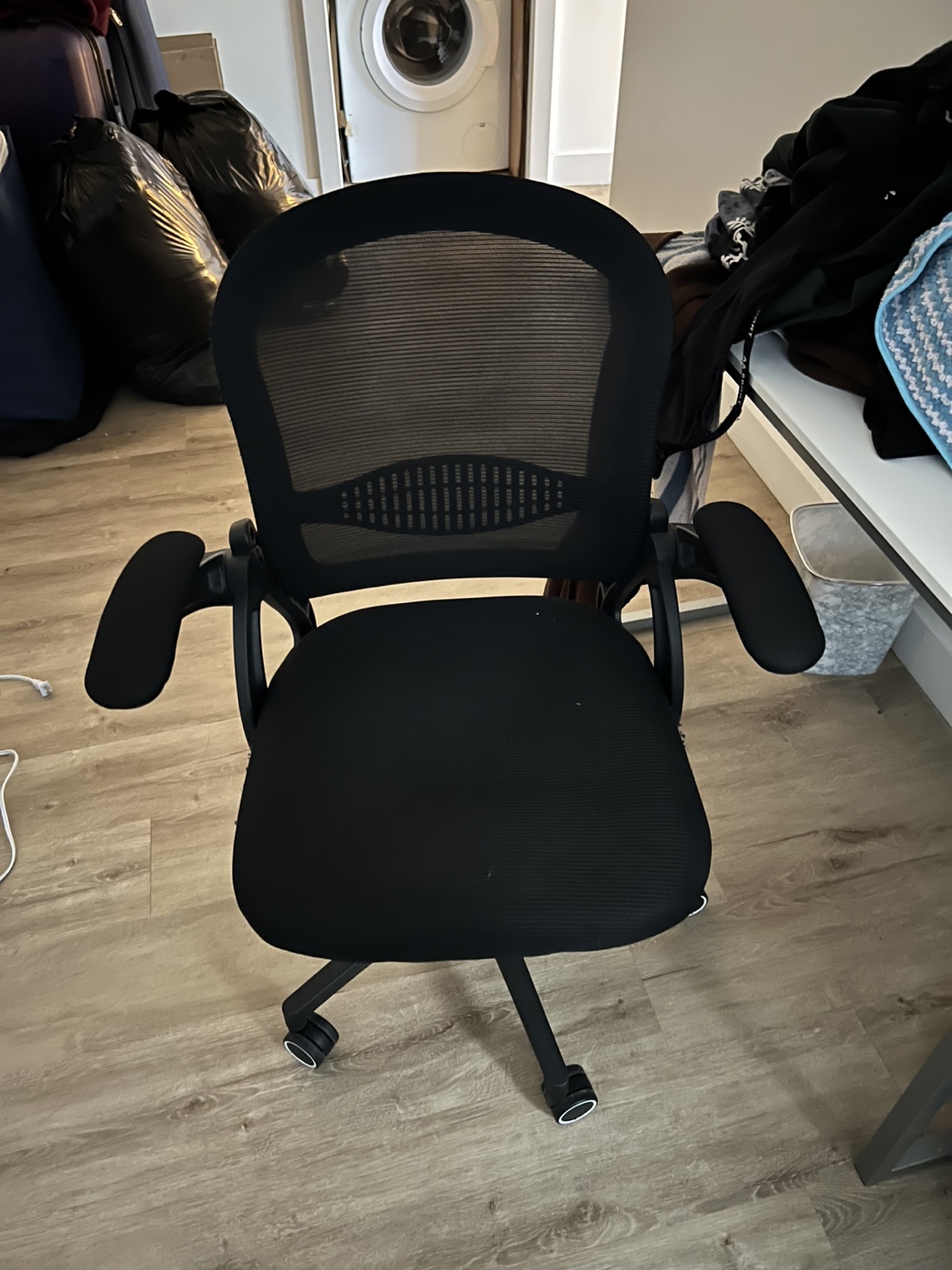 Black Mesh Office Chair - photo 2