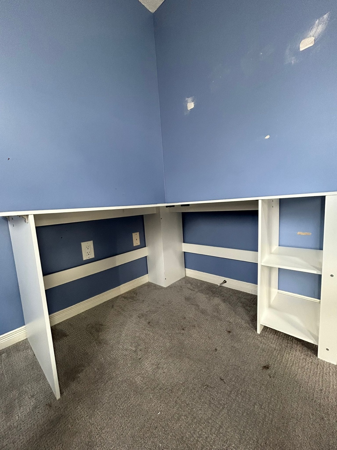 White Corner Desk - photo 2