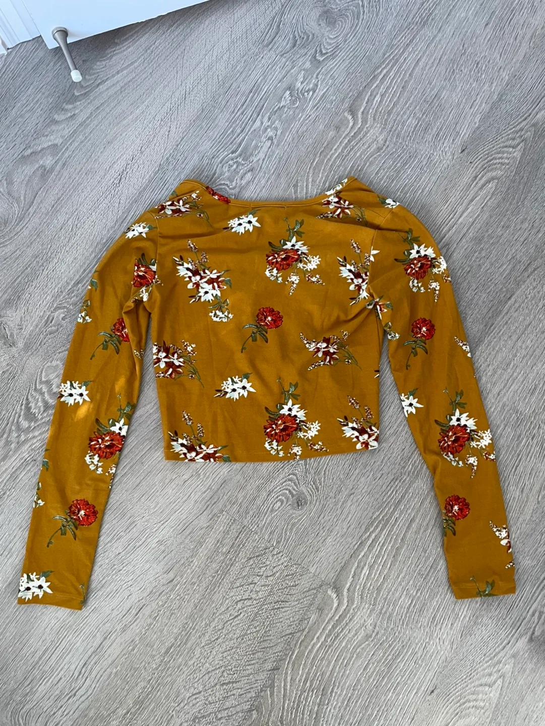 Floral Long Sleeve Crop Top image indicator(2)