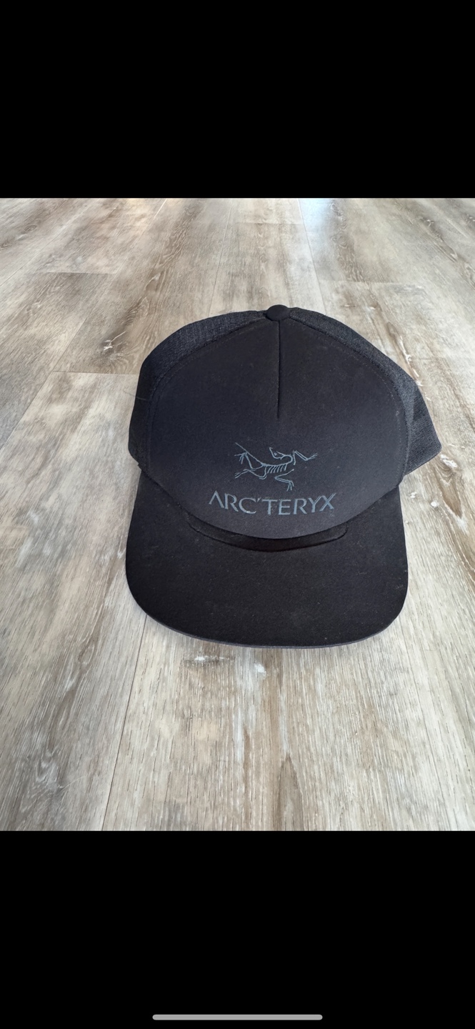 Arcteryx Black Trucker Hat - photo 2