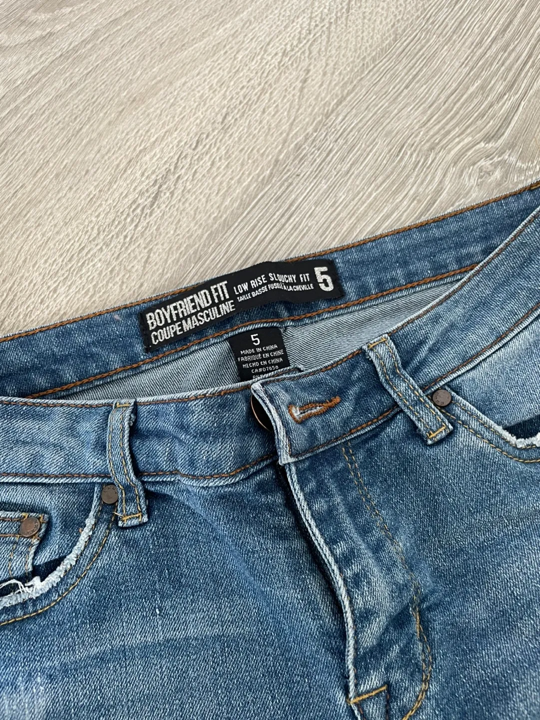 Boyfriend Fit, Low Rise Slouchy Fit Jeans image indicator(3)