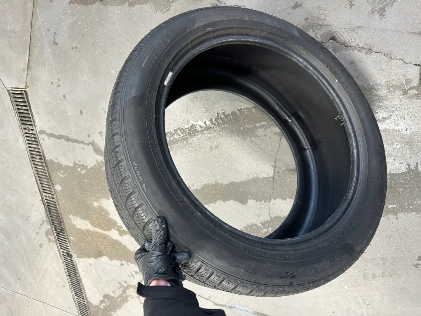 2 Pirelli Scorpion Winter Tires image indicator(2)