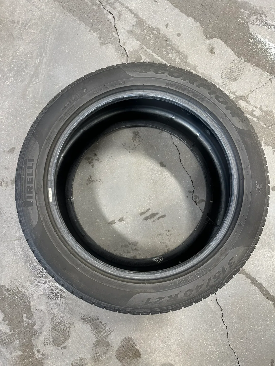 2 Pirelli Scorpion Winter Tires image indicator(3)