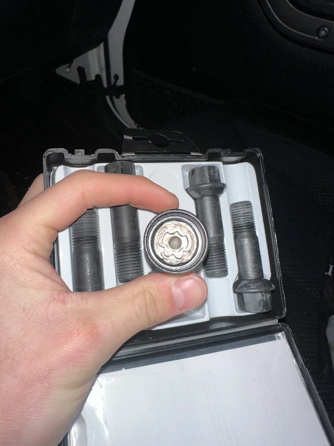 Mercedes Benz Wheel Locks image indicator(2)