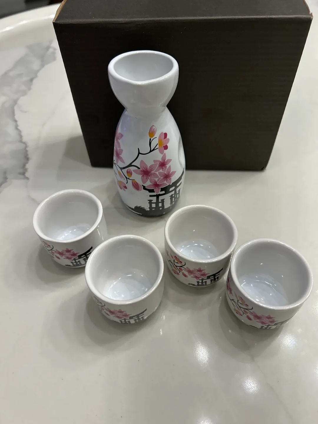 Japanese Sake Set with 4 Cups image indicator(2)