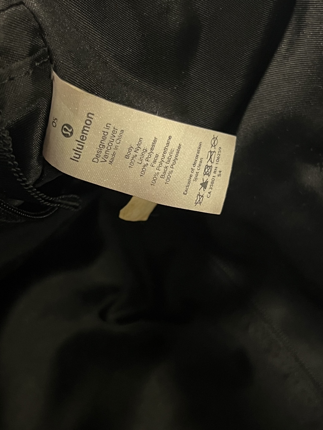 Lululemon All Black on my level duffel bag - photo 4