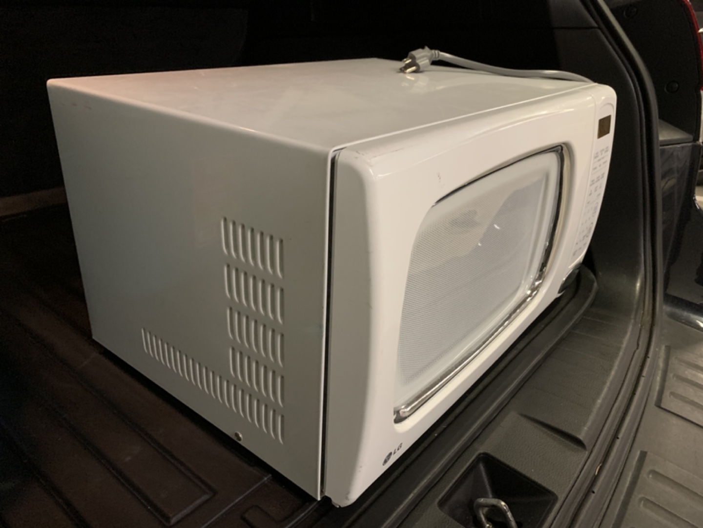 LG Microwave Oven - photo 2