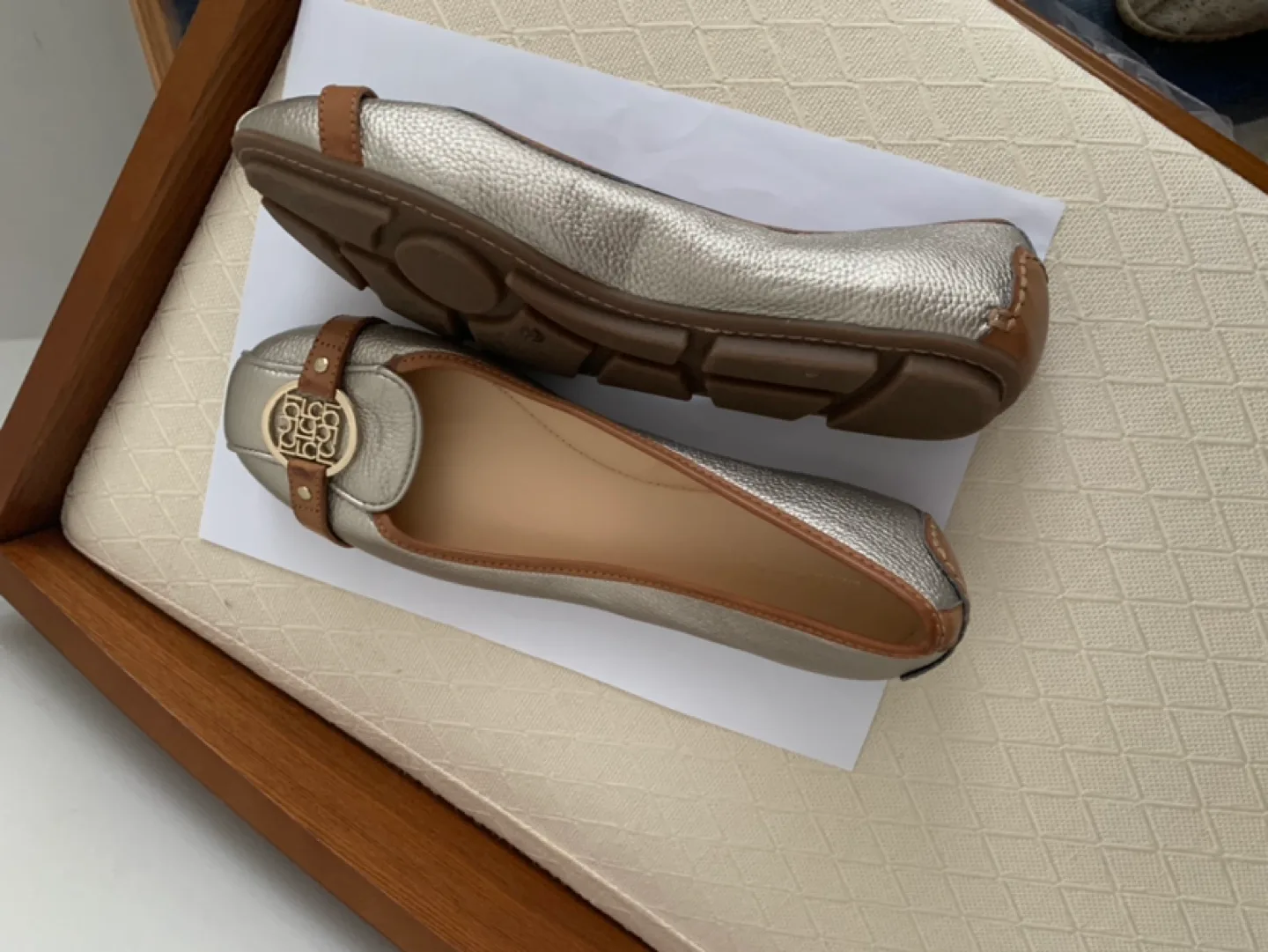 Woman shoes image indicator(2)