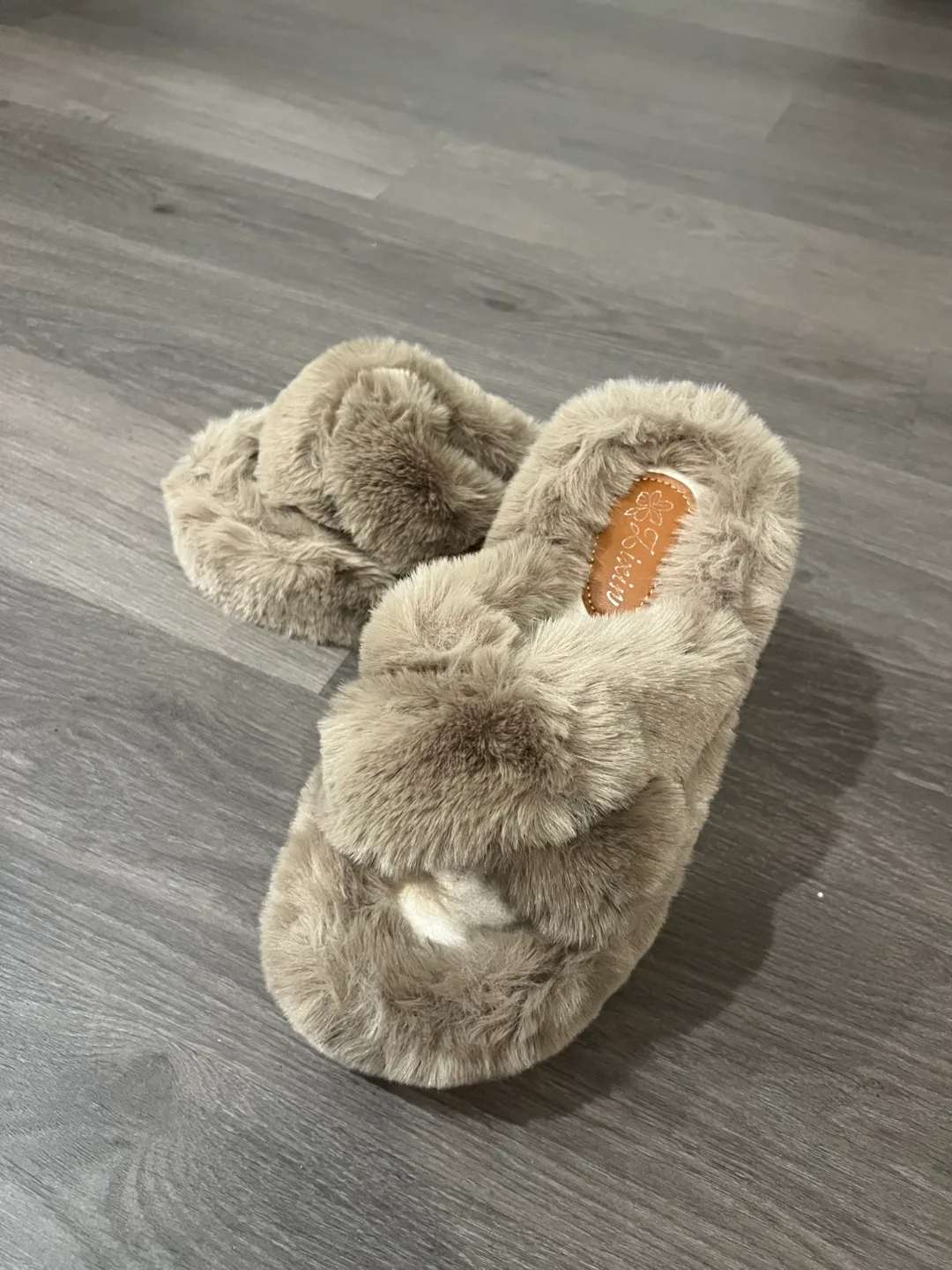 Fuzzy Brown Slippers size 8 image indicator(2)