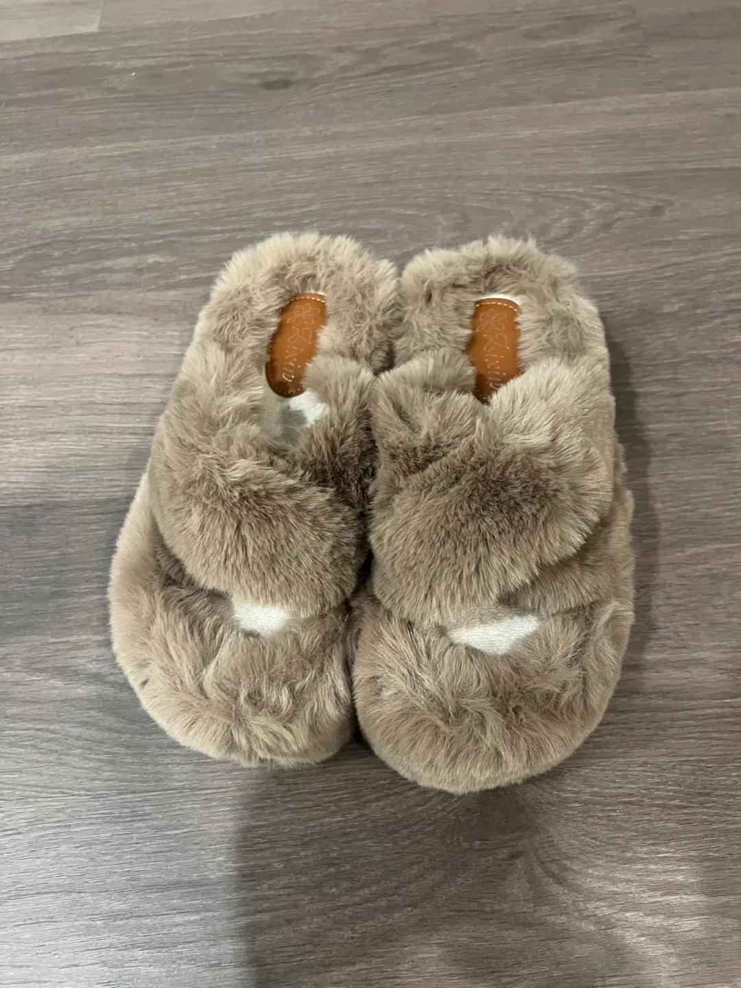 Fuzzy Brown Slippers size 8 image indicator(3)